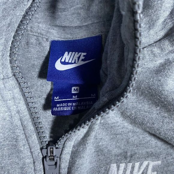 Nike Youth Size Med Gray Zip-Up Hoodie Lightweight White Swoosh Logo Pockets - Picture 4 of 7